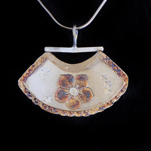 Pendant Etched Flower Japanese Design